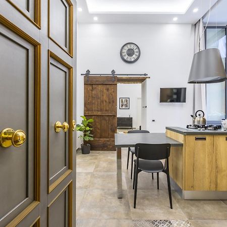 Palazzo Mormando - Industrial Apartment نابولي المظهر الخارجي الصورة