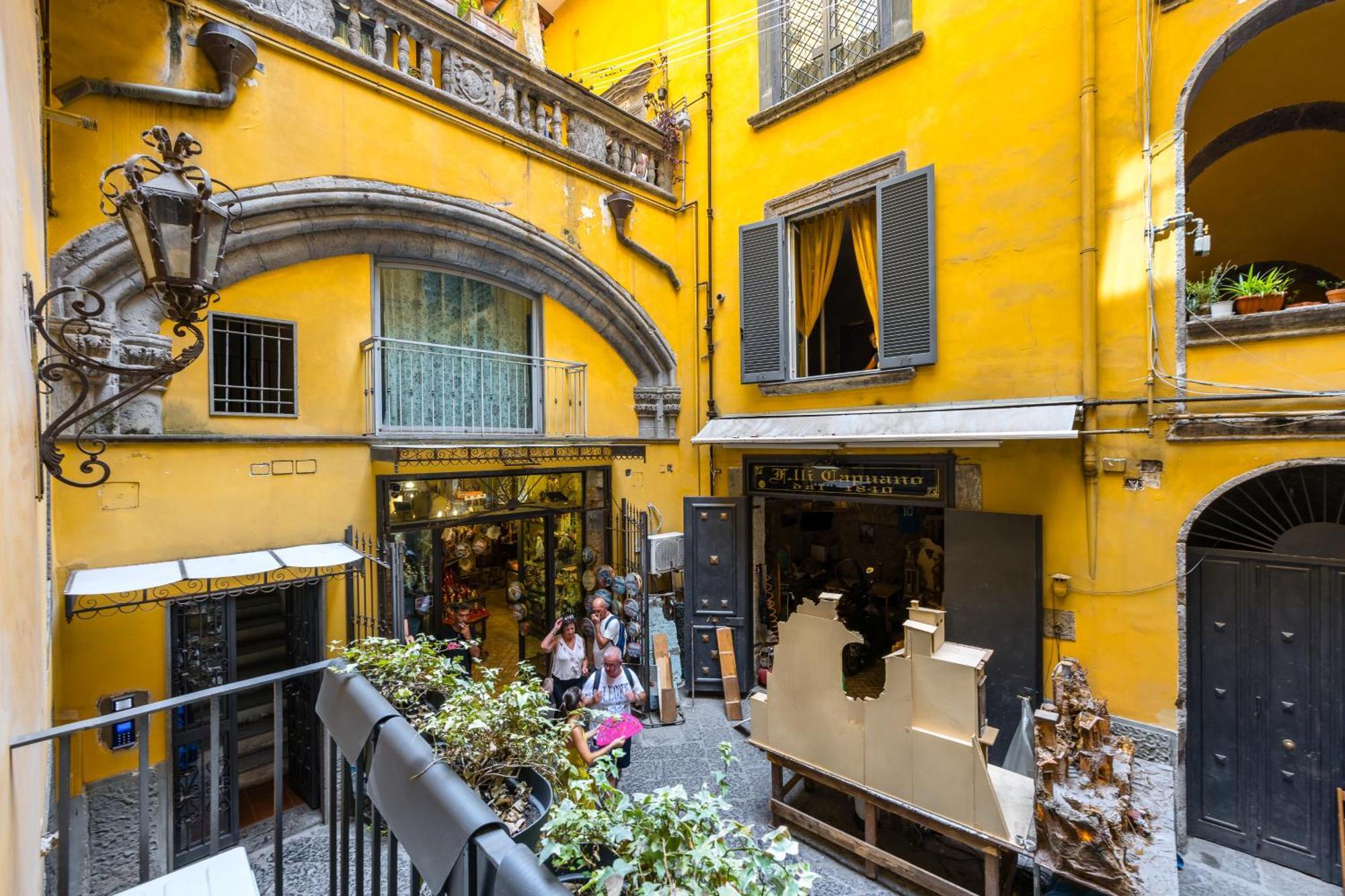 Palazzo Mormando - Industrial Apartment نابولي المظهر الخارجي الصورة