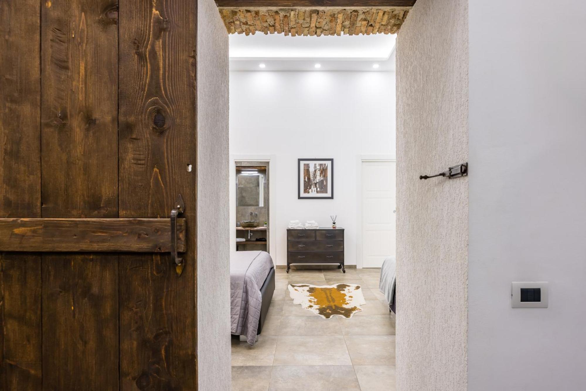 Palazzo Mormando - Industrial Apartment نابولي المظهر الخارجي الصورة