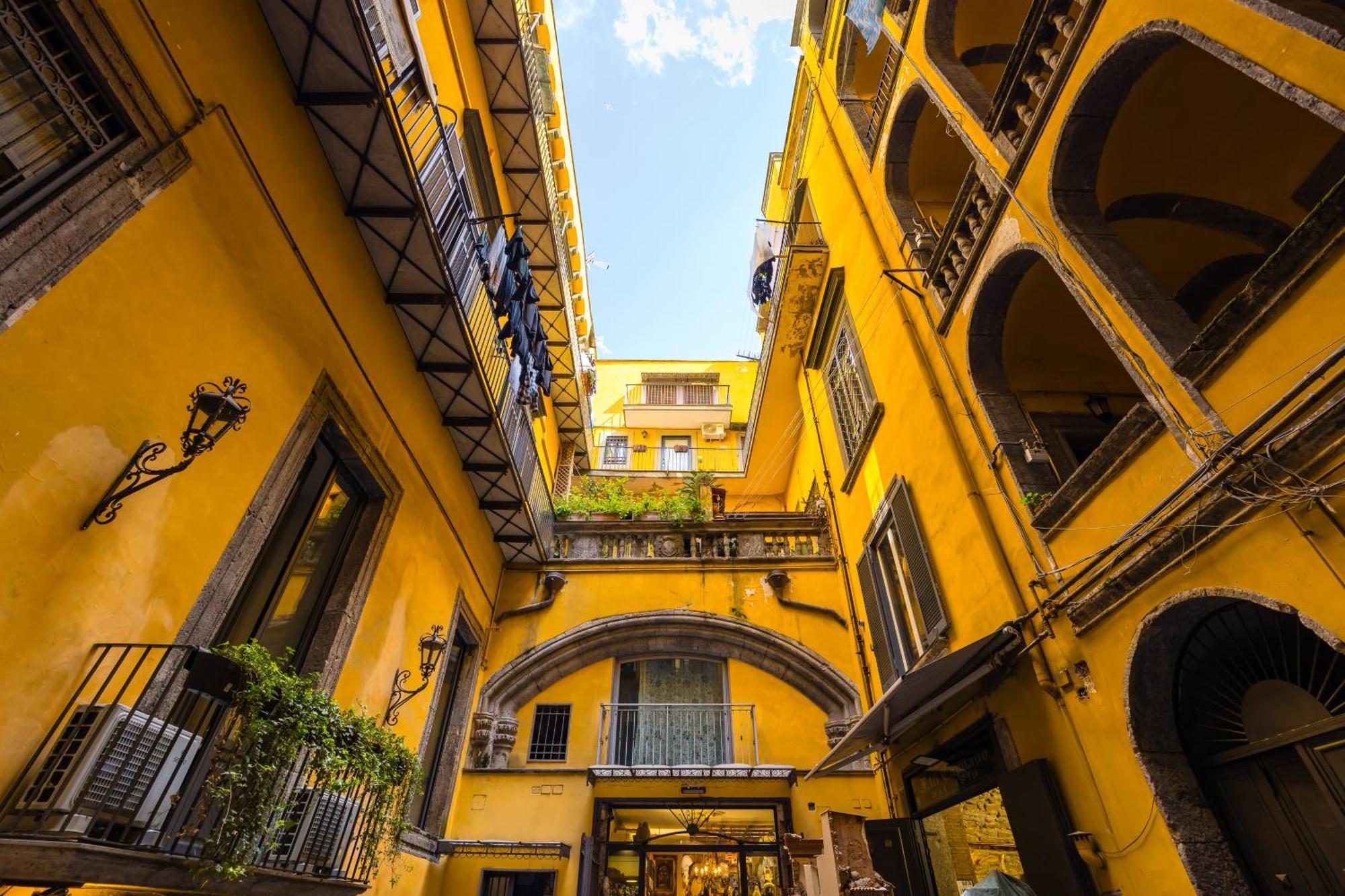 Palazzo Mormando - Industrial Apartment نابولي المظهر الخارجي الصورة
