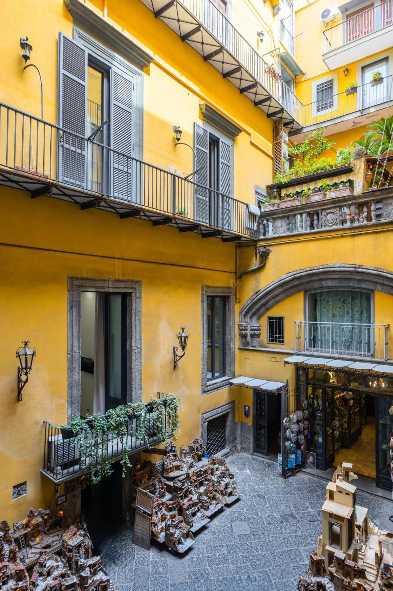 Palazzo Mormando - Industrial Apartment نابولي المظهر الخارجي الصورة