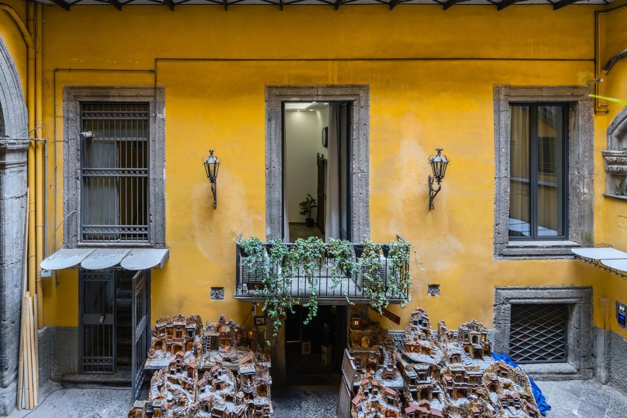 Palazzo Mormando - Industrial Apartment نابولي المظهر الخارجي الصورة