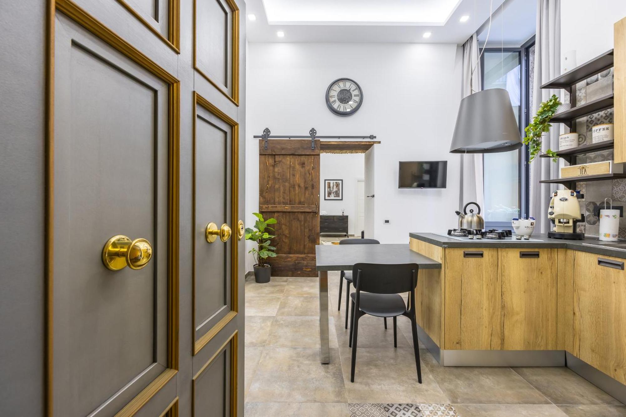 Palazzo Mormando - Industrial Apartment نابولي المظهر الخارجي الصورة